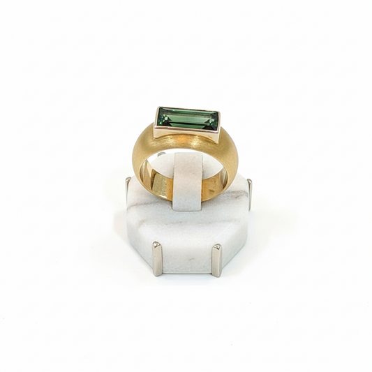 Ring in 18k Gold with a Green Tourmaline 5c (B-70)