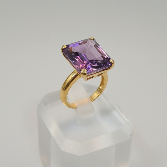 Ring in 18k Gold with amethyst (B-09)