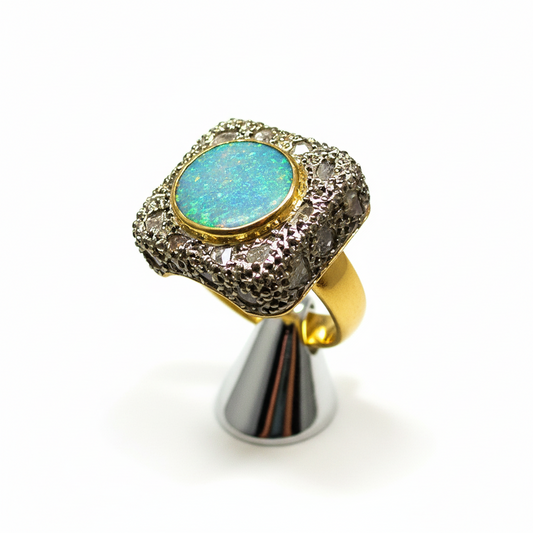 Ring in 18k Gold with an Australian bulder opal and diamonds chips (B-15)