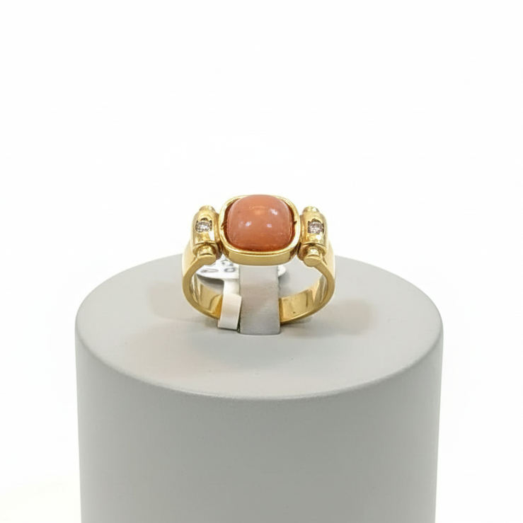 Ring in 18k Gold with red Amber and Brilliants (B-37)