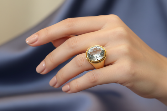Ring in 18k Gold with selenite 7 c. stone (B-55)