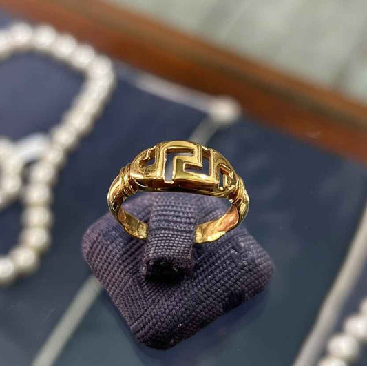 Ring in 18k gold, Meander