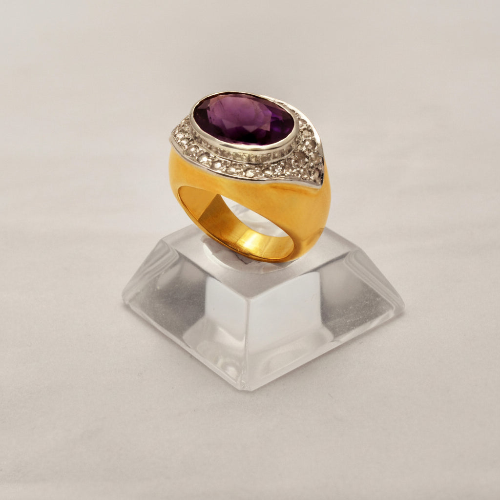 Ring in 18k gold with Amethyst stone and brilliants (B-105)