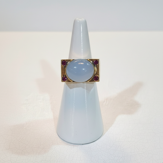 Ring in 18k gold with Chalcedony and rubies (B-133)