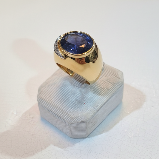 Ring in 18k gold with Iolite stone and brilliants (B-106)