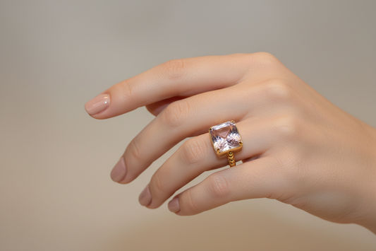 Ring in 18k gold with Kunzite stone (B-109)