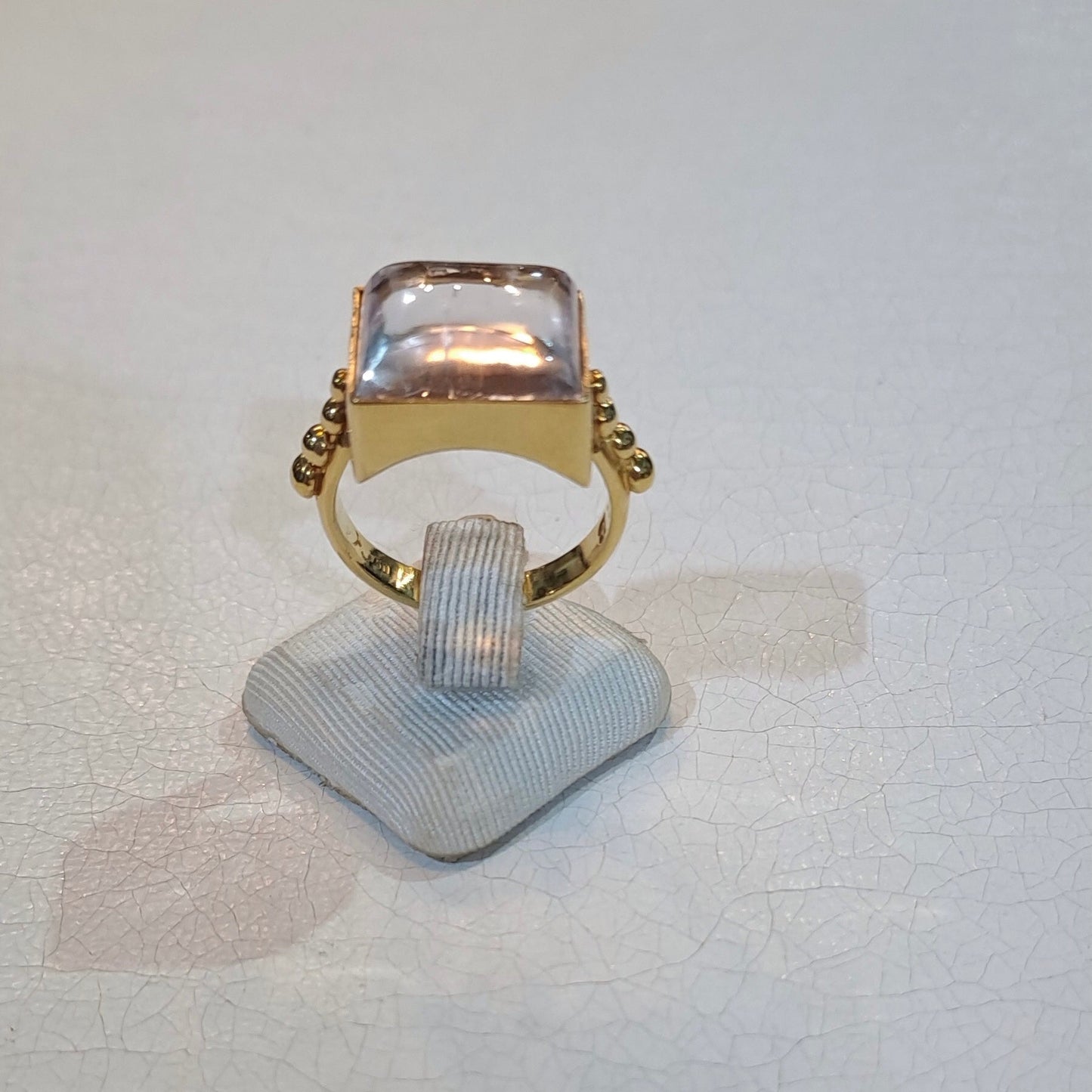 Ring in 18k gold with Kunzite stone (B-109)