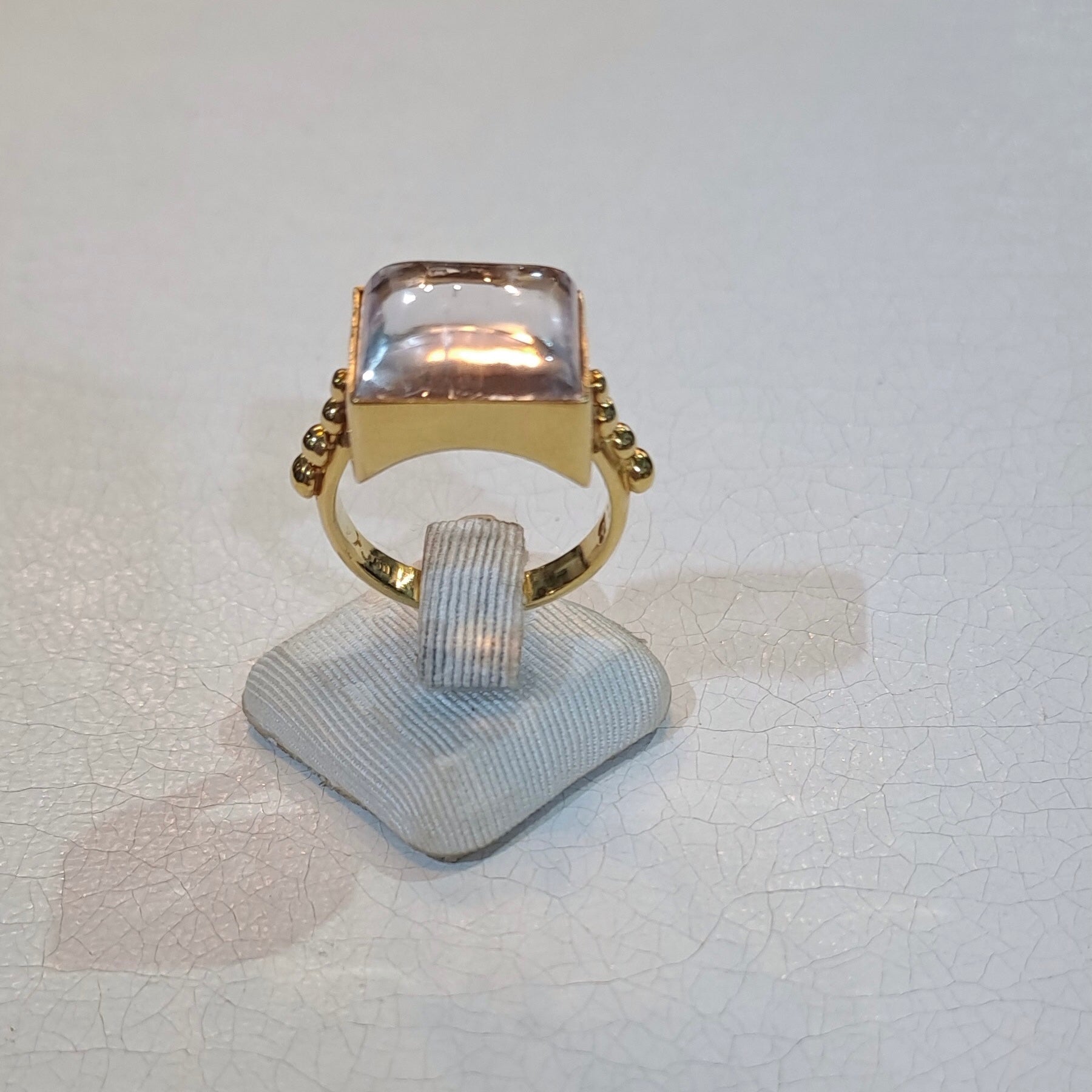 Ring in 18k gold with Kunzite stone (B-109)