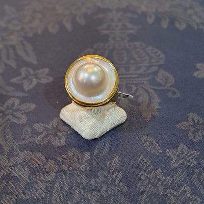Ring in 18k gold with Mother of pearl (B-125)
