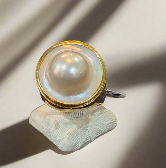 Ring in 18k gold with Mother of pearl (B-125)