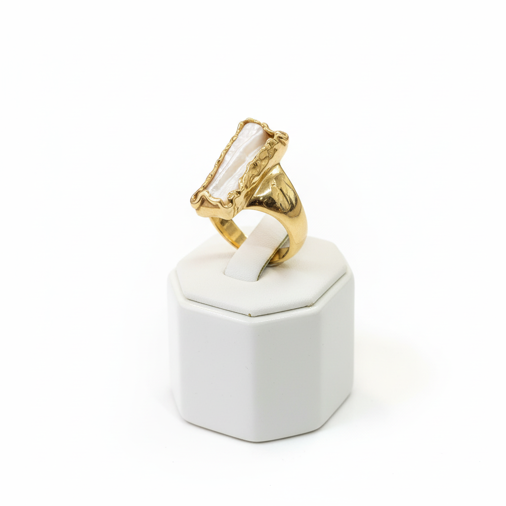 Ring in 18k gold with a Baroque Pearl (B-97)