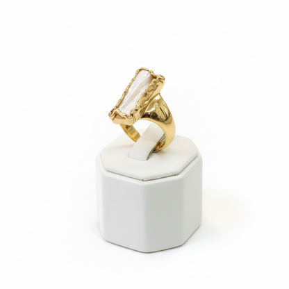Ring in 18k gold with a Baroque Pearl (B-97)