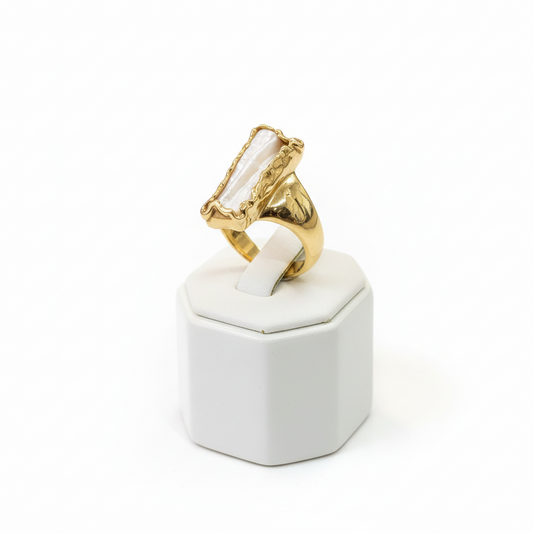 Ring in 18k gold with a Baroque Pearl (B-97)