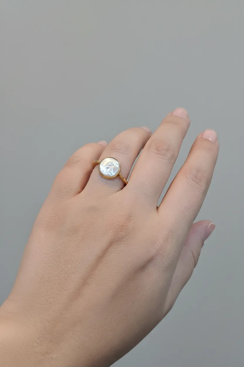 Ring in 18k gold with a keisi pearl (B-111)