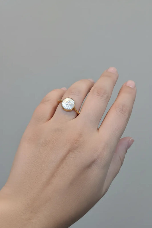 Ring in 18k gold with a keisi pearl (B-111)