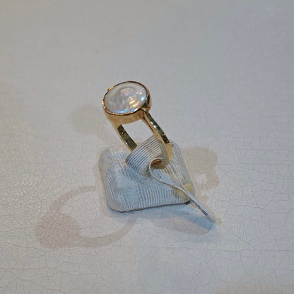 Ring in 18k gold with a keisi pearl (B-111)