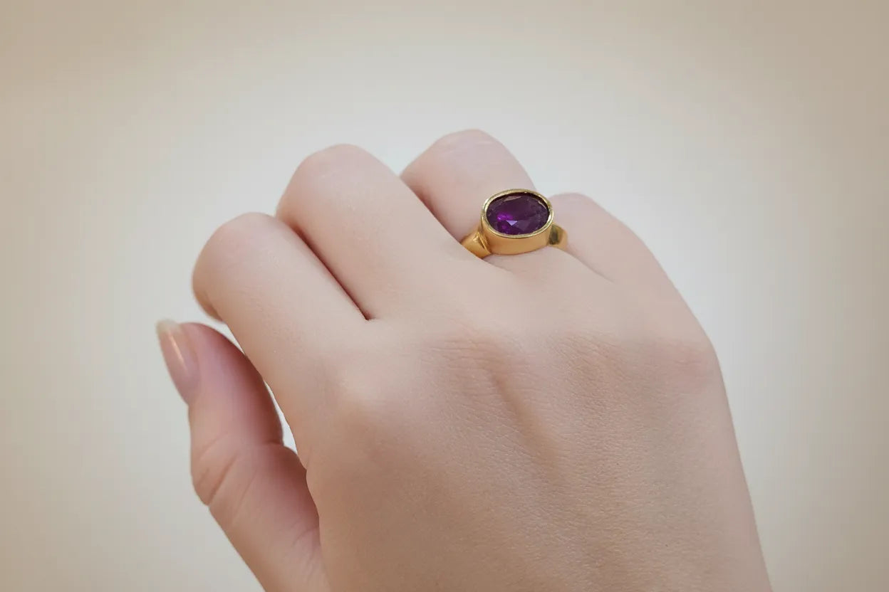 Ring in 18k gold with a ruby (B-119)