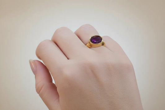 Ring in 18k gold with a ruby (B-119)