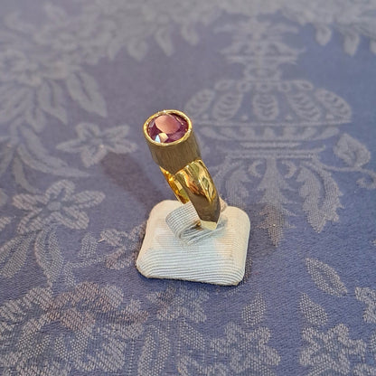 Ring in 18k gold with a ruby (B-119)
