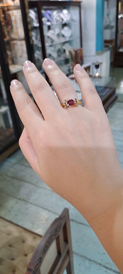 Ring in 18k gold with a ruby and brilliants (B-123)