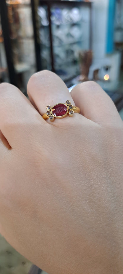 Ring in 18k gold with a ruby and brilliants (B-123)