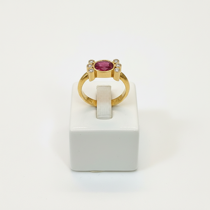 Ring in 18k gold with a ruby and brilliants (B-123)