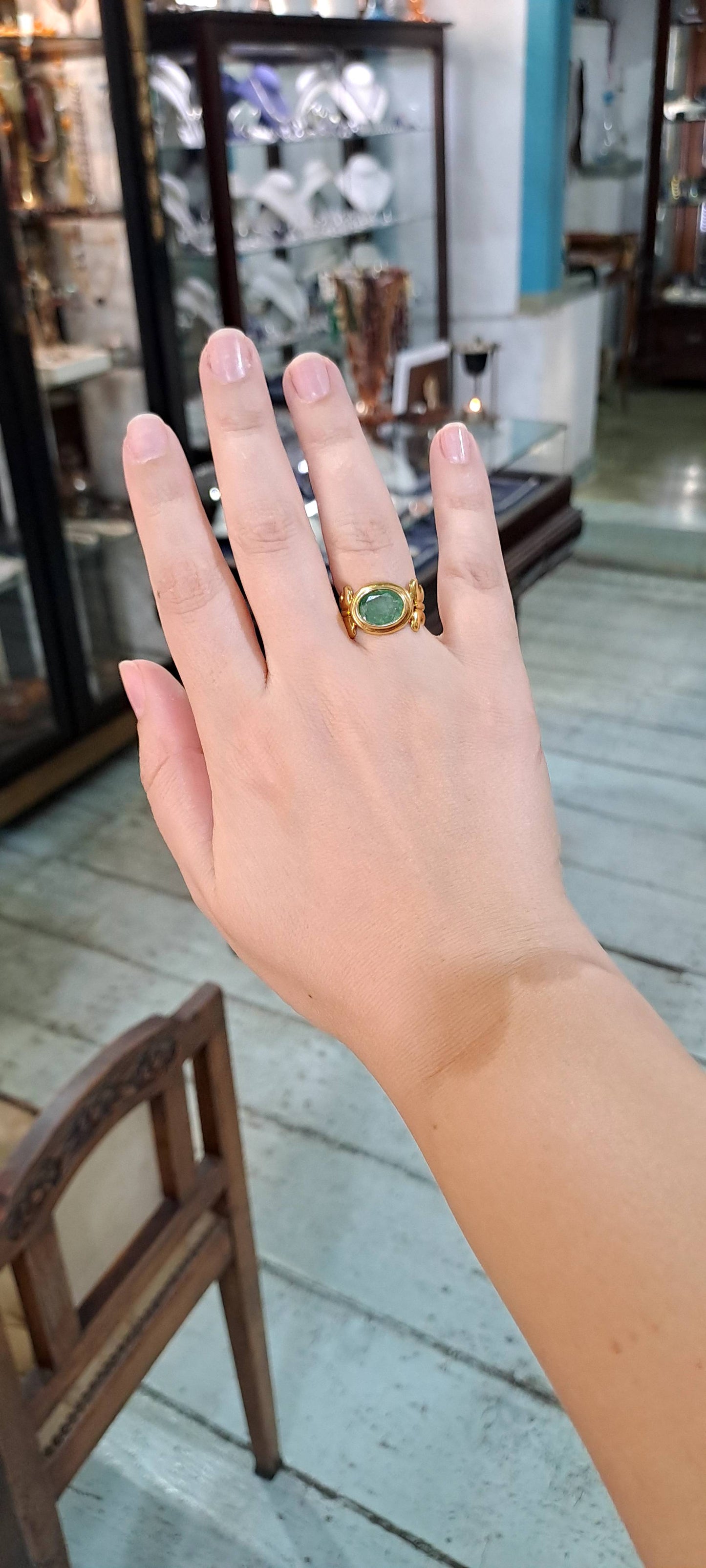 Ring in 18k gold with emerald (B-114) - Dinos-Virginia