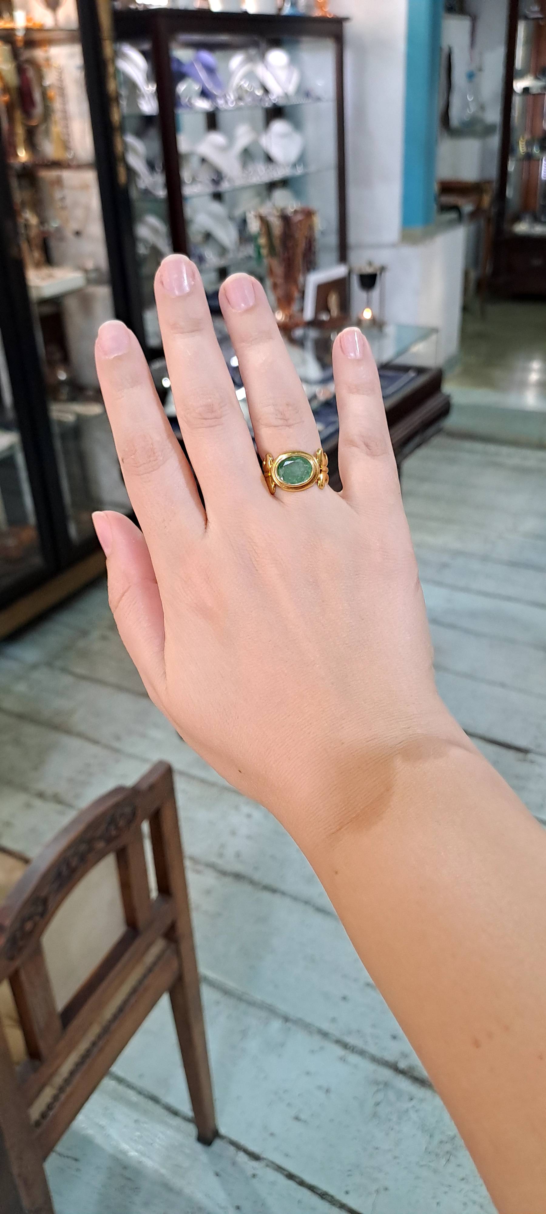 Ring in 18k gold with emerald (B-114) - Dinos-Virginia