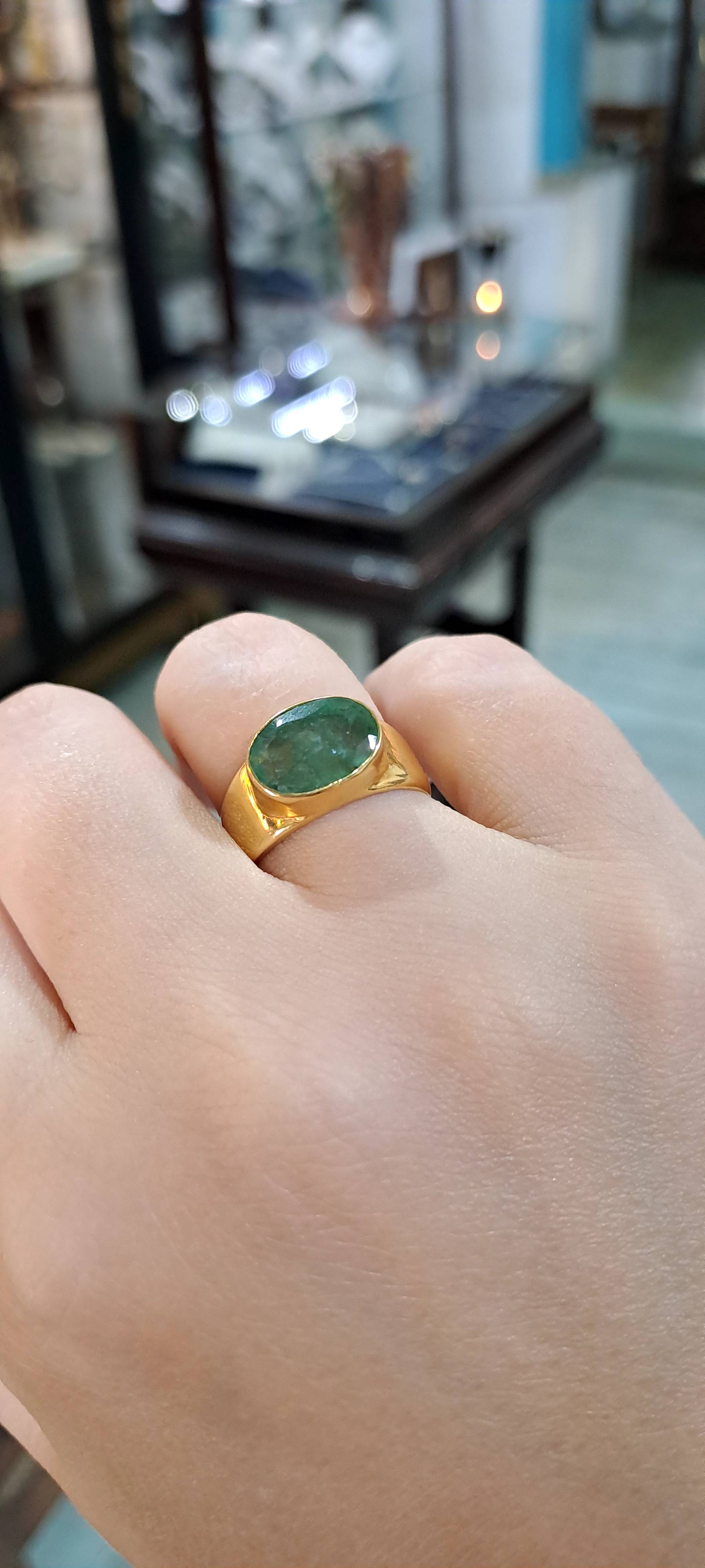 Ring in 18k gold with green emerald (B-115) - Dinos-Virginia