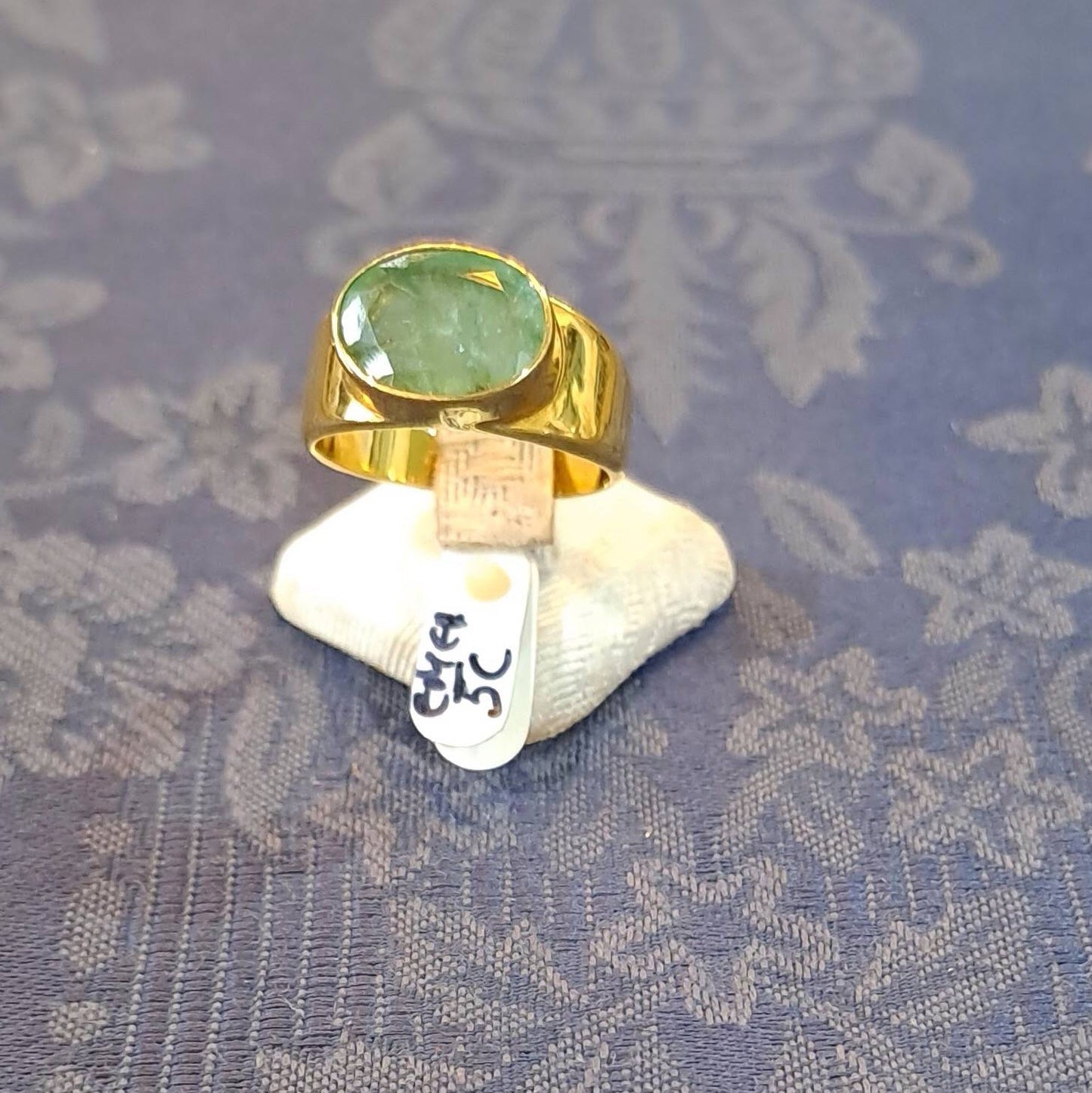 Ring in 18k gold with green emerald (B-115) - Dinos-Virginia