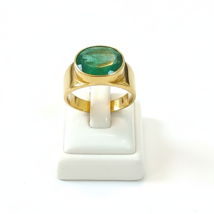 Ring in 18k gold with green emerald (B-115)