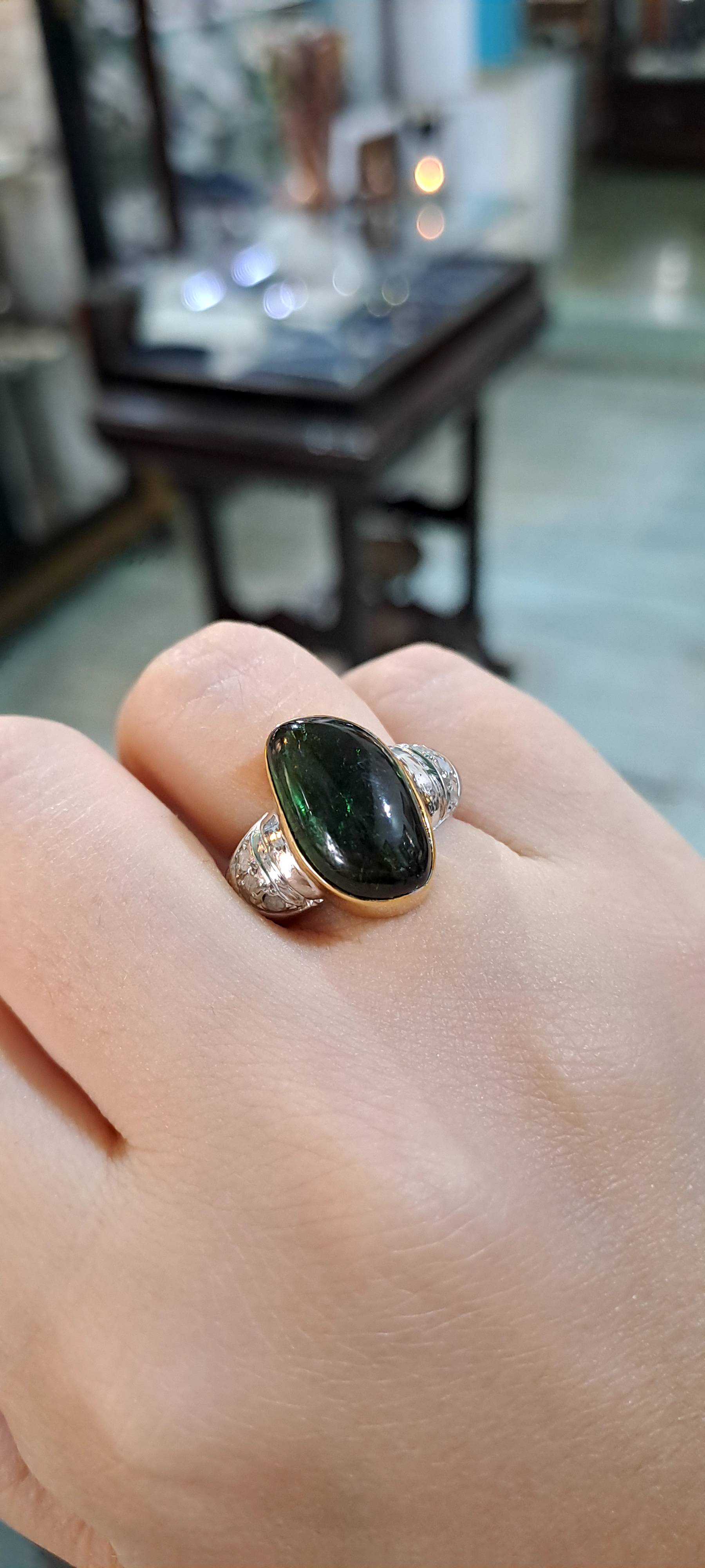 Ring in 18k gold with green tourmaline and white and yellow gold (B-113)