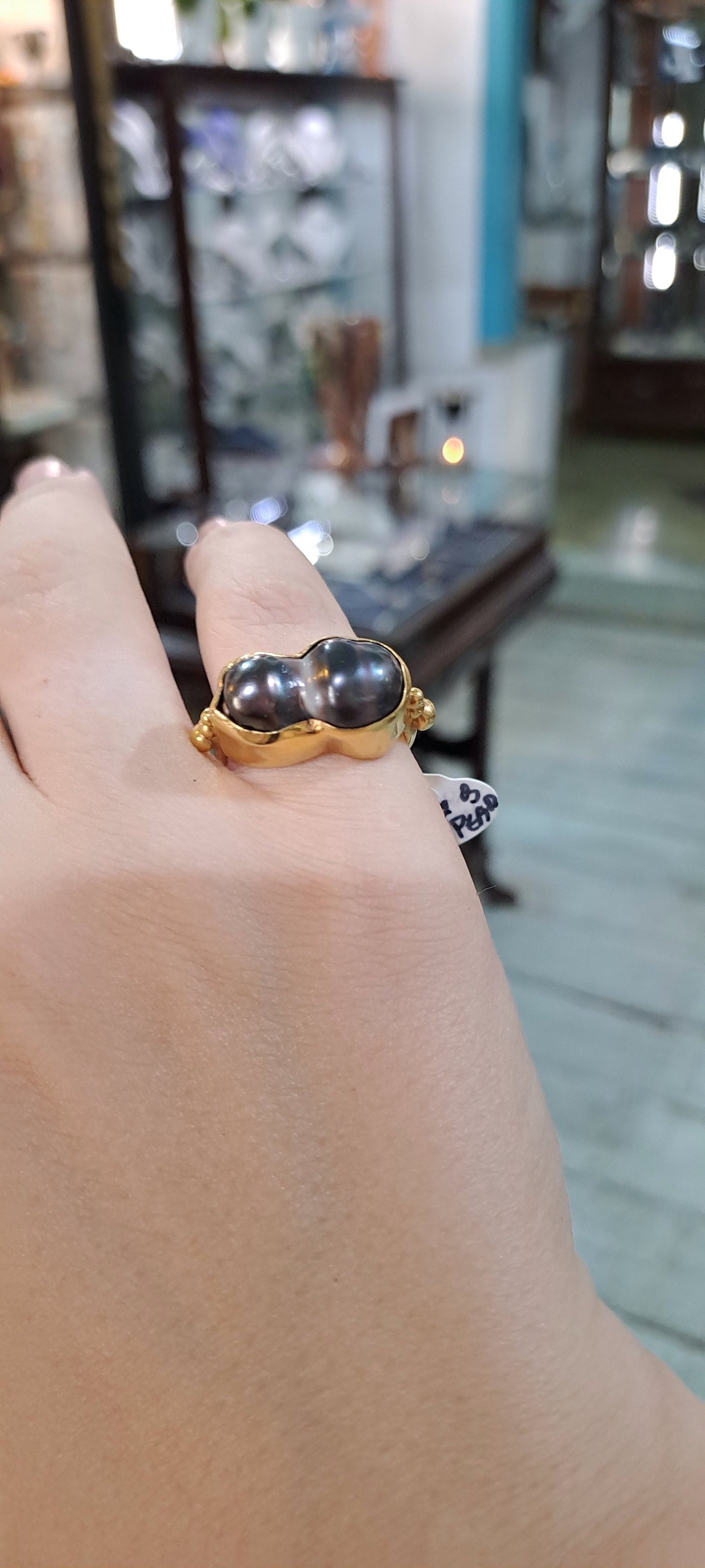 Ring in 18k with Gemini Black Tahitian Pearls (B-126)