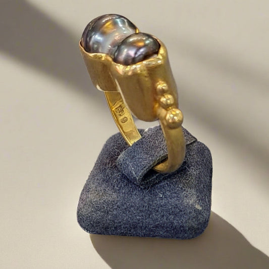 Ring in 18k with Gemini Black Tahitian Pearls (B-126)