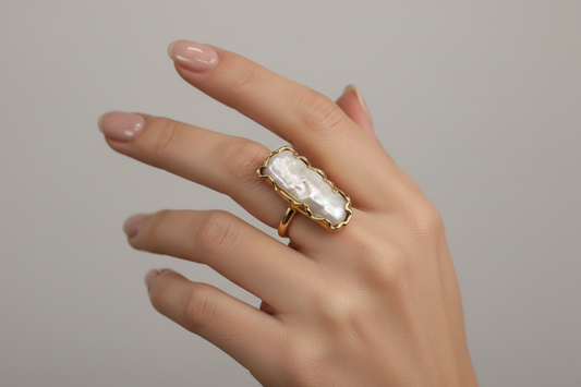 Ring in 18k with a Baroque pearl