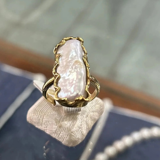 Ring in 18k with a Baroque pearl - Dinos Virginia Jewelry