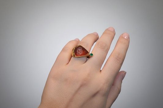 Ring in Gold 18k with a seal stone and emeralds (B-89)