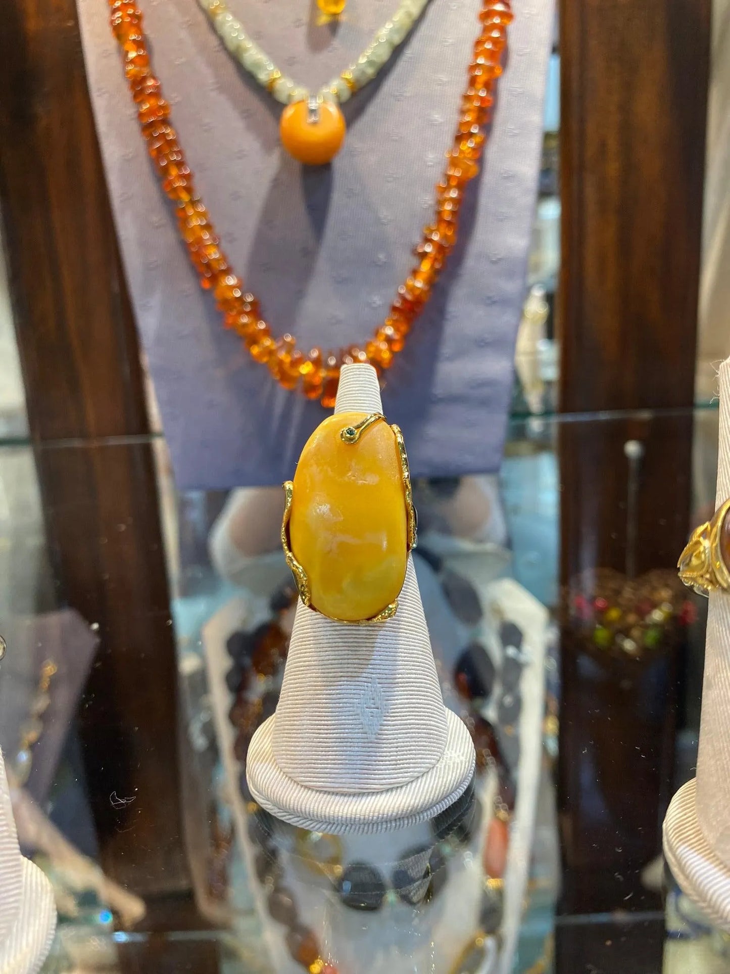 Ring in Gold 18k with yellow amber and diamonds (B-90)