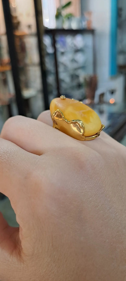 Ring in Gold 18k with yellow amber and diamonds (B-90)