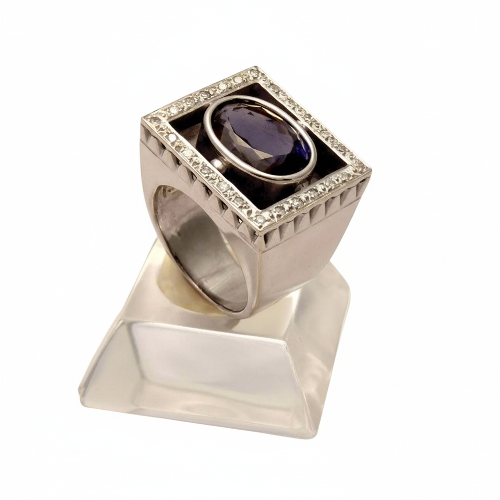 Ring in white gold 18K. with Iolite 9 c. and Brilliants 1.25c.(B-74)