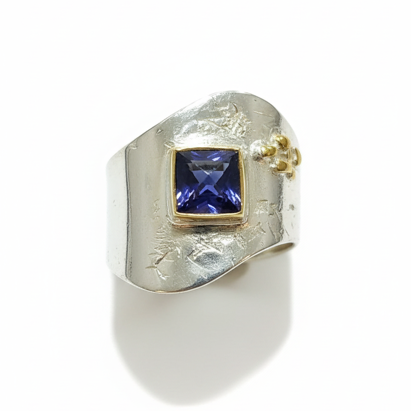 Ασημένιο δαχτυλίδι με πέτρα Ιολίτη σε χρυσό 18 καρατίων, μοντέρνο δαχτυλίδι, χειροποίητο δαχτυλίδι, ελληνικά κοσμήματα