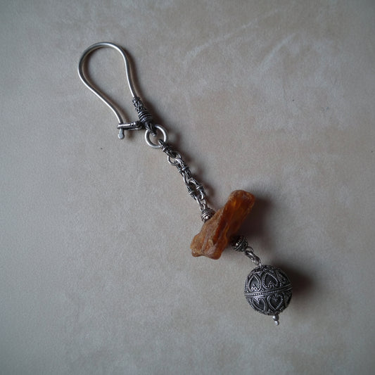 Keychain in sterling silver with yellow raf Baltic amber - Dinos-Virginia
