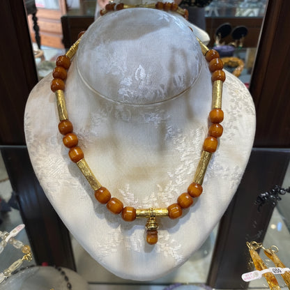 Necklace in 18k gold with Amber