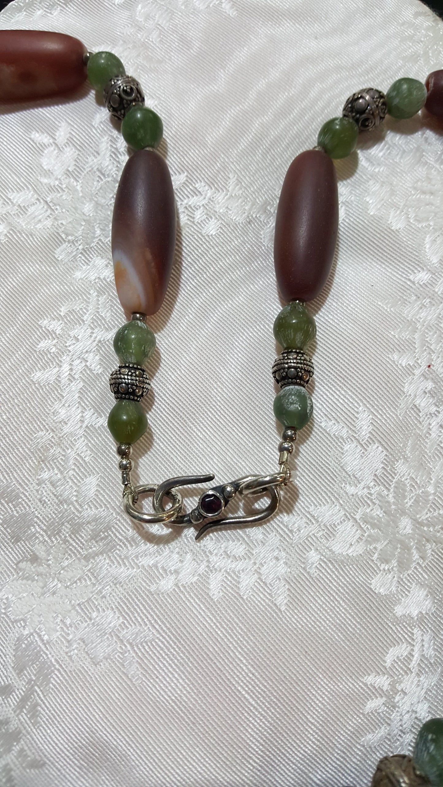 Necklace with old carnelian, green Benzhahr & sterling silver elements - Dinos-Virginia