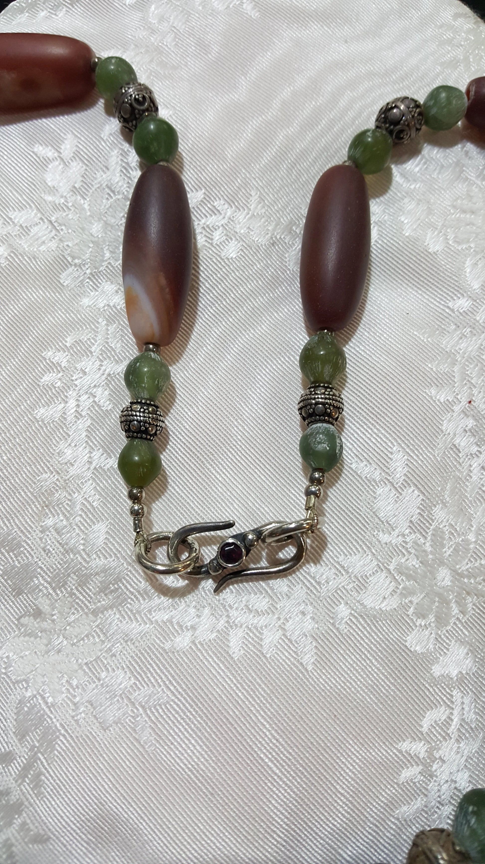 Necklace with old carnelian, green Benzhahr & sterling silver elements - Dinos-Virginia