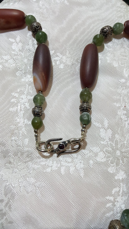 Necklace with old carnelian, green Benzhahr & sterling silver elements - Dinos-Virginia