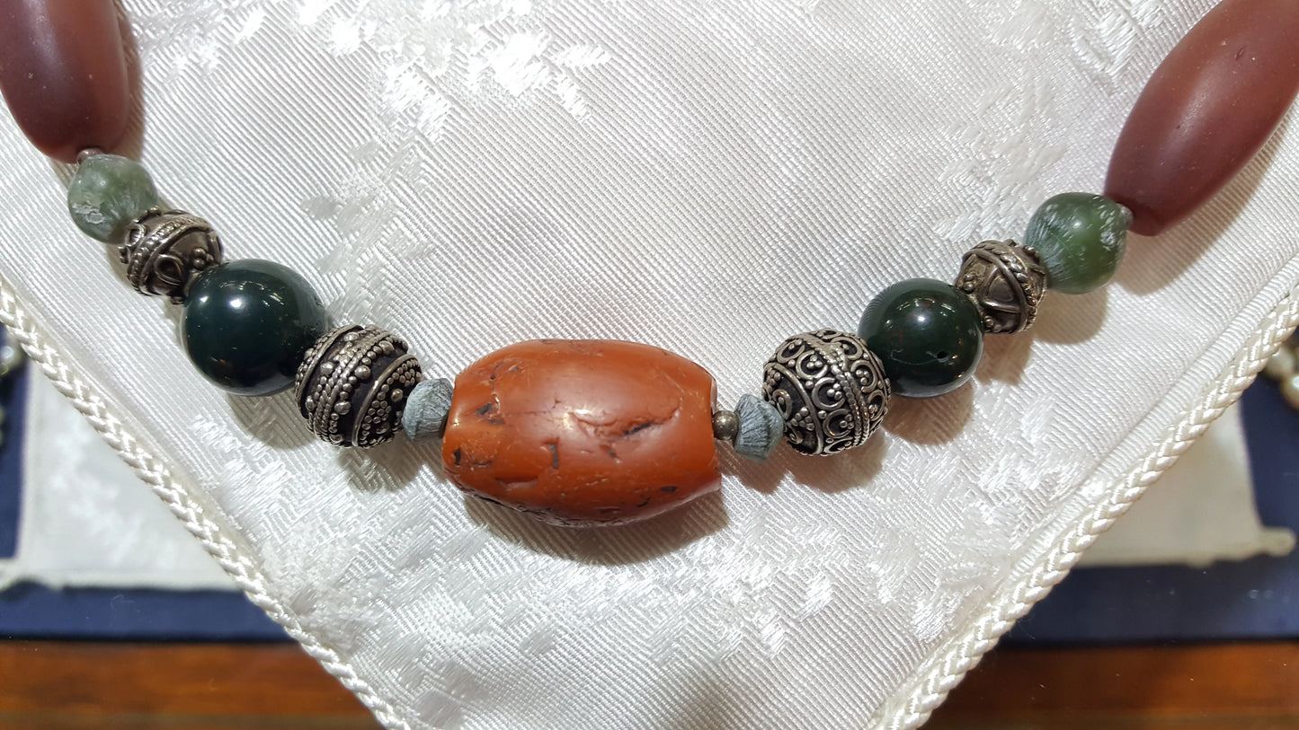 Necklace with old carnelian, green Benzhahr & sterling silver elements - Dinos-Virginia